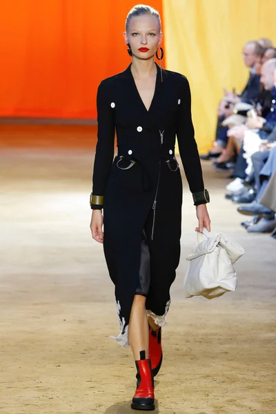 Look 15